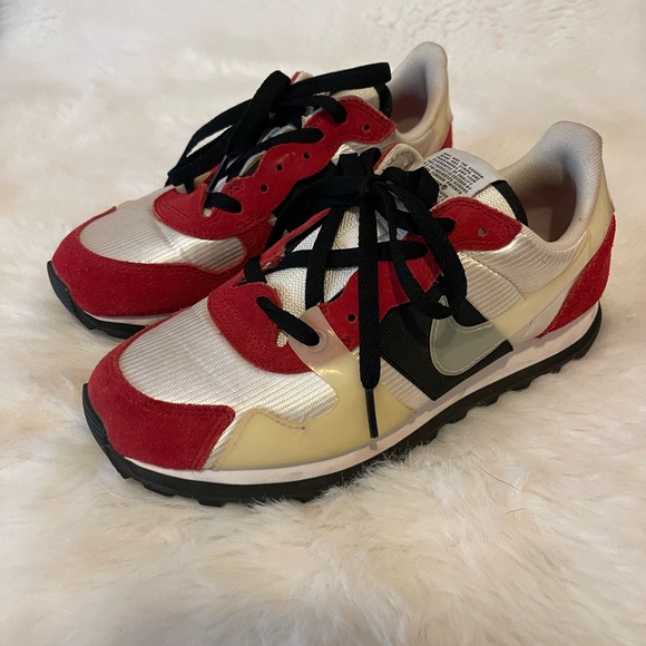 Nike shoes size 7.5, worn once, still new - Picture 1 of 5